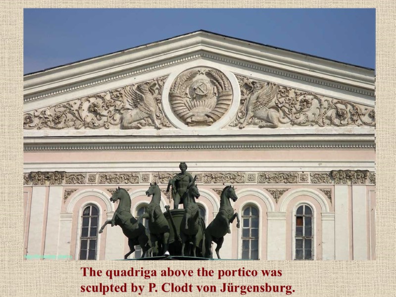 The quadriga above the portico was sculpted by P. Clodt von Jürgensburg.